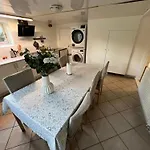 Casa De Rainer 8 *